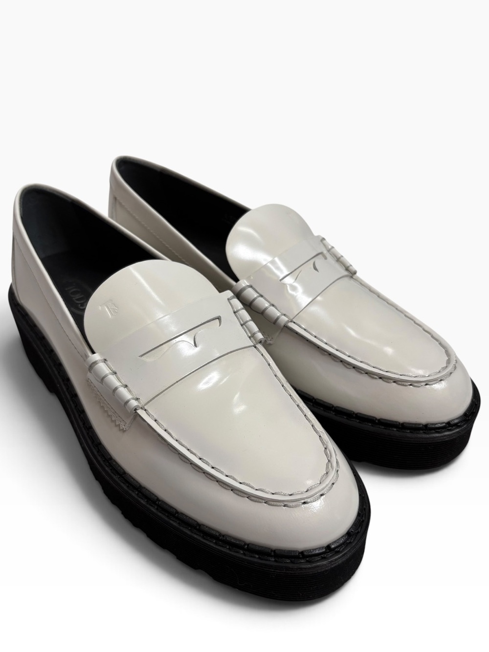 TOD’S White Leather Penny Loafers with Black Sole NWOT $825
